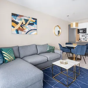 Navy Angel With Balcony Apartment
